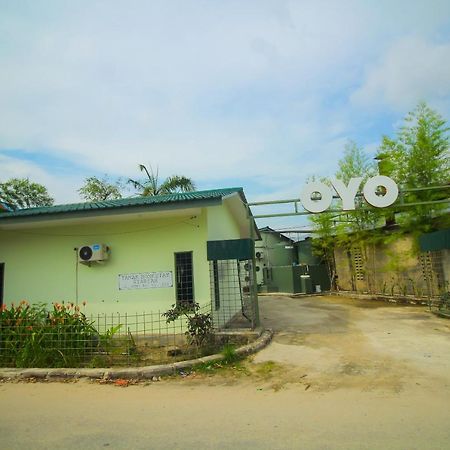 Oyo 1596 Taman Homestay Syariah Dumai Exterior foto